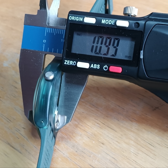 X Swatch Petrol 41mm case. Swiss, 3 hand movement, day and date. Original band - Picture 6 of 11